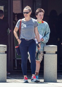 jennifer-garner-at-dmv-in-santa-monica-08-07-2024-6.thumb.jpg.cc625a8fd537ead0f4b9e48e3b522633.jpg