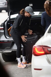 jennifer-garner-at-lax-airport-in-los-angeles-06-01-2024-2.jpg
