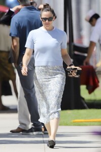 jennifer-garner-out-and-about-in-brentwood-06-16-2024-3.thumb.jpg.61854347282a9fa20524d10f2e04b3de.jpg