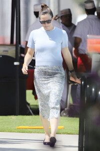 jennifer-garner-out-and-about-in-brentwood-06-16-2024-5.thumb.jpg.f4b536dae532aceb9e378c36926bfd15.jpg