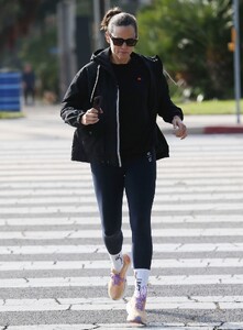 jennifer-garner-out-and-about-in-los-angeles-04-30-2024-0.jpg