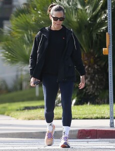 jennifer-garner-out-and-about-in-los-angeles-04-30-2024-6.jpg