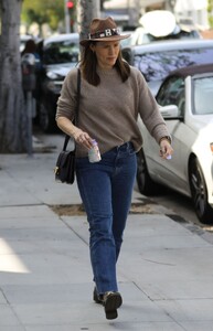 jennifer-garner-out-and-about-in-los-angeles-06-02-2024-4.jpg