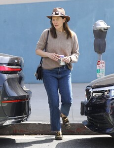 jennifer-garner-out-and-about-in-los-angeles-06-02-2024-5.jpg