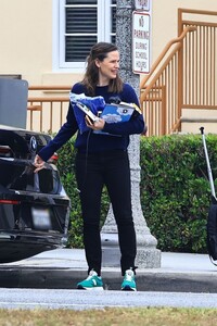 jennifer-garner-out-and-about-in-los-angeles-06-11-2024-4.jpg