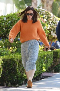 jennifer-garner-out-and-about-in-santa-monica-04-26-2024-1.jpg