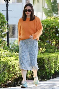 jennifer-garner-out-and-about-in-santa-monica-04-26-2024-3.jpg