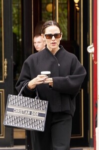 jennifer-garner-out-for-morning-cup-of-coffee-in-paris-09-24-2024-6.jpg
