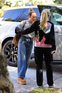 jennifer-lopez-arrives-at-her-friend-s-house-in-los-angeles-09-24-2024-4.jpg