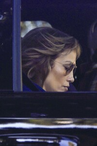 jennifer-lopez-leaves-a-hotel-in-beverly-hills-09-27-2024-5.jpg