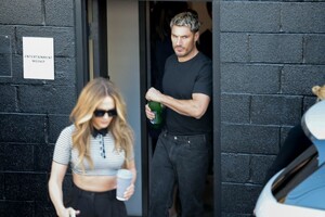 jennifer-lopez-leaves-a-studio-in-hollywood-10-25-2024-1.jpg