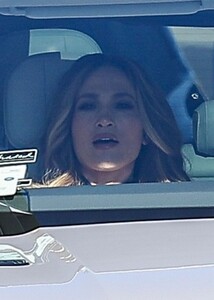jennifer-lopez-leaves-a-studio-in-hollywood-10-25-2024-3.jpg