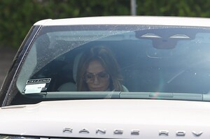 jennifer-lopez-leaves-her-office-in-a-range-rover-in-los-angeles-09-23-2024-0.jpg