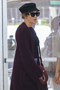 jennifer-lopez-out-and-about-in-los-angeles-09-21-2024-4.jpg