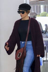 jennifer-lopez-out-and-about-in-los-angeles-09-21-2024-6.jpg