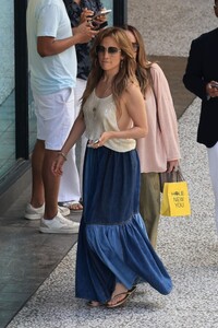 jennifer-lopez-out-at-century-city-mall-in-los-angeles-08-31-2024-3.jpg