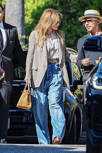 jennifer-lopez-out-for-lunch-with-a-friend-in-beverly-hills-10-22-2024-0.jpg