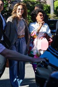 jennifer-lopez-out-for-lunch-with-a-friend-in-beverly-hills-10-22-2024-2.jpg