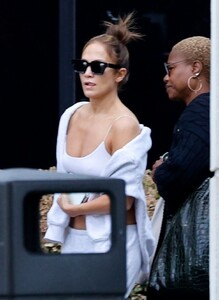 jennifer-lopez-returns-to-los-angeles-09-08-2024-0.jpg
