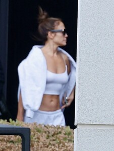 jennifer-lopez-returns-to-los-angeles-09-08-2024-6.jpg