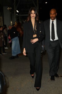 kaia-gerber-arrives-at-saturday-night-screening-at-crosby-hotel-in-new-york-10-08-2024-4.jpg