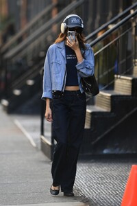 kaia-gerber-out-in-new-york-10-07-2024-1.jpg