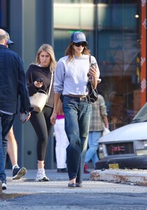 kaia-gerber-s-nyc-street-style-from-sidewalk-to-billboard-0.jpg