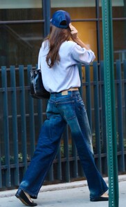 kaia-gerber-s-nyc-street-style-from-sidewalk-to-billboard-2.jpg