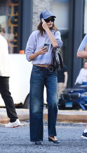 kaia-gerber-s-nyc-street-style-from-sidewalk-to-billboard-6.jpg