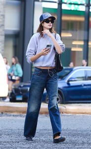 kaia-gerber-s-nyc-street-style-from-sidewalk-to-billboard-9.jpg