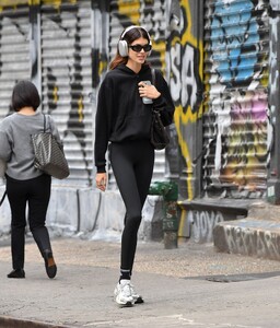 kaia-gerber-works-up-a-sweat-in-new-york-city-gym-09-30-2024-1.jpg