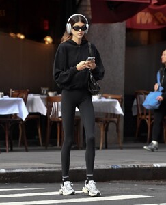 kaia-gerber-works-up-a-sweat-in-new-york-city-gym-09-30-2024-7.jpg