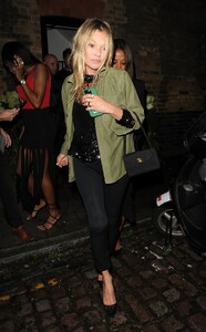 kate-moss-and-lottie-moss-at-the-chiltern-firehouse-in-london-09-05-2024-5.jpg