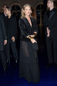 kate-moss-attends-saint-laurent-show-at-paris-fashion-week-09-24-2024-5.jpg