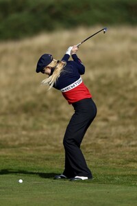 kathryn-newton-swings-into-action-at-alfred-dunhill-links-championship-in-scotland-03-10-2024-7.jpg