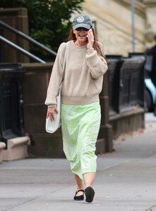 katie-holmes-out-and-about-in-new-york-10-02-2024-6.jpg