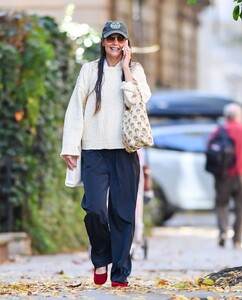 katie-holmes-out-and-about-in-new-york-10-05-2024-1.jpg