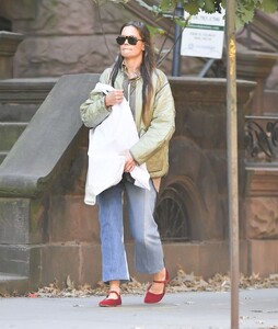 katie-holmes-out-and-about-in-new-york-10-09-2024-3.jpg