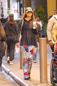 katie-holmes-out-for-coffee-in-new-york-city-10-04-2024-3.jpg