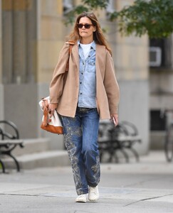 katie-holmes-out-in-new-york-10-13-2024-6.jpg