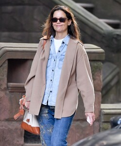 katie-holmes-out-in-new-york-10-13-2024-7.jpg
