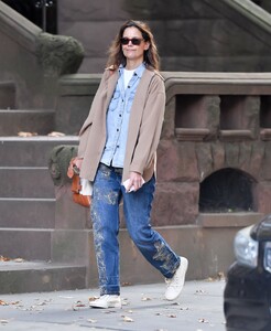 katie-holmes-out-in-new-york-10-13-2024-8.jpg