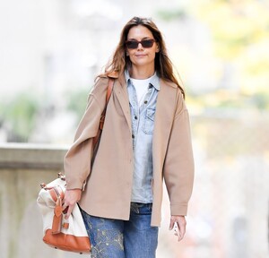 katie-holmes-out-in-new-york-10-13-2024-9.jpg