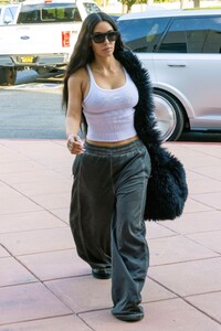 kim-kardashian-arrives-for-saints-basketball-game-in-los-angeles-10-04-2024-1.jpg