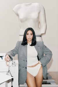 kim-kardashian-for-financial-times-htsi-magazine-october-2024-4.jpg