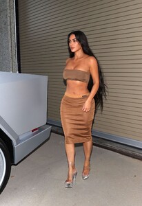 kim-kardashian-out-and-about-in-calabasas-09-18-2024-3.jpg