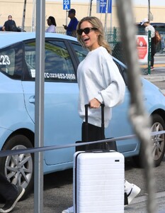 kristin-cavallari-arrives-in-los-angeles-09-06-2024-4.jpg