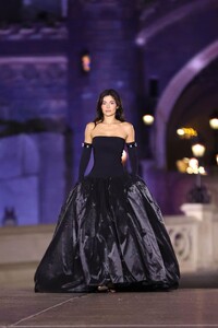 kylie-jenner-reigns-supreme-as-coperni-s-runway-queen-at-disneyland-paris-10-01-2024-4.jpg