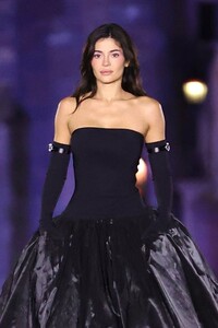 kylie-jenner-reigns-supreme-as-coperni-s-runway-queen-at-disneyland-paris-10-01-2024-5.jpg
