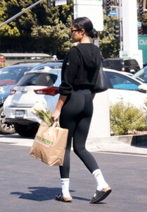 laura-harrier-stretches-her-zen-with-yoga-and-grocery-run-in-los-feliz-09-29-2024-5.jpg